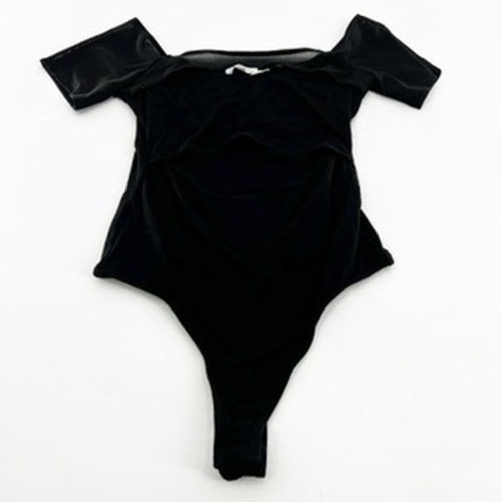 Good American Black Off The Shoulder Short Sleeve Bodysuit Size 1 - Picture 2 of 5